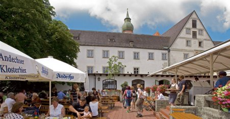 Name:  Kloster Andrechs  10_by_andechs_kloster_biergarten_roland_rossner_3_452x.jpg
Views: 7309
Size:  33.9 KB