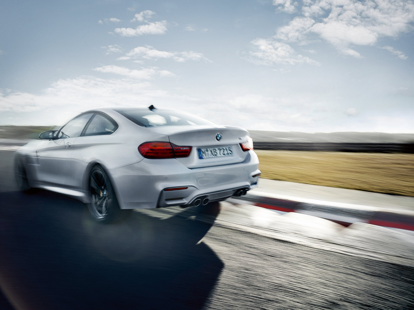 Name:  white-bmw-m4-6.jpg
Views: 19594
Size:  219.6 KB