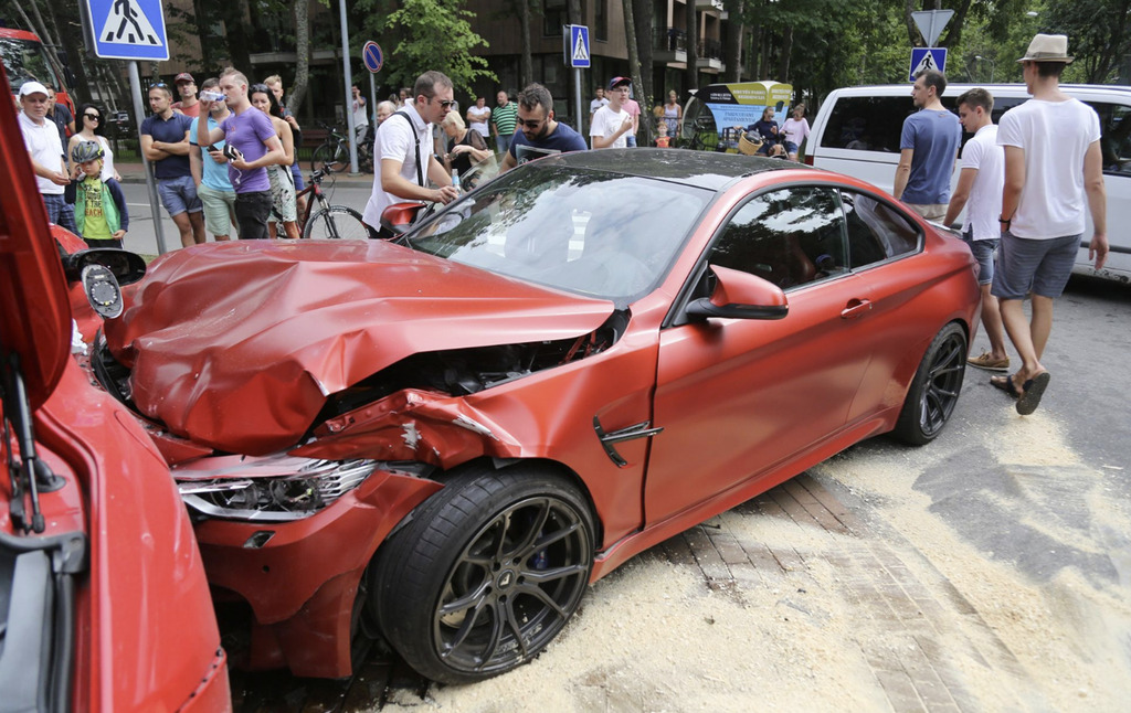 Name:  m4-ferrari-crash1.jpg
Views: 29733
Size:  281.6 KB