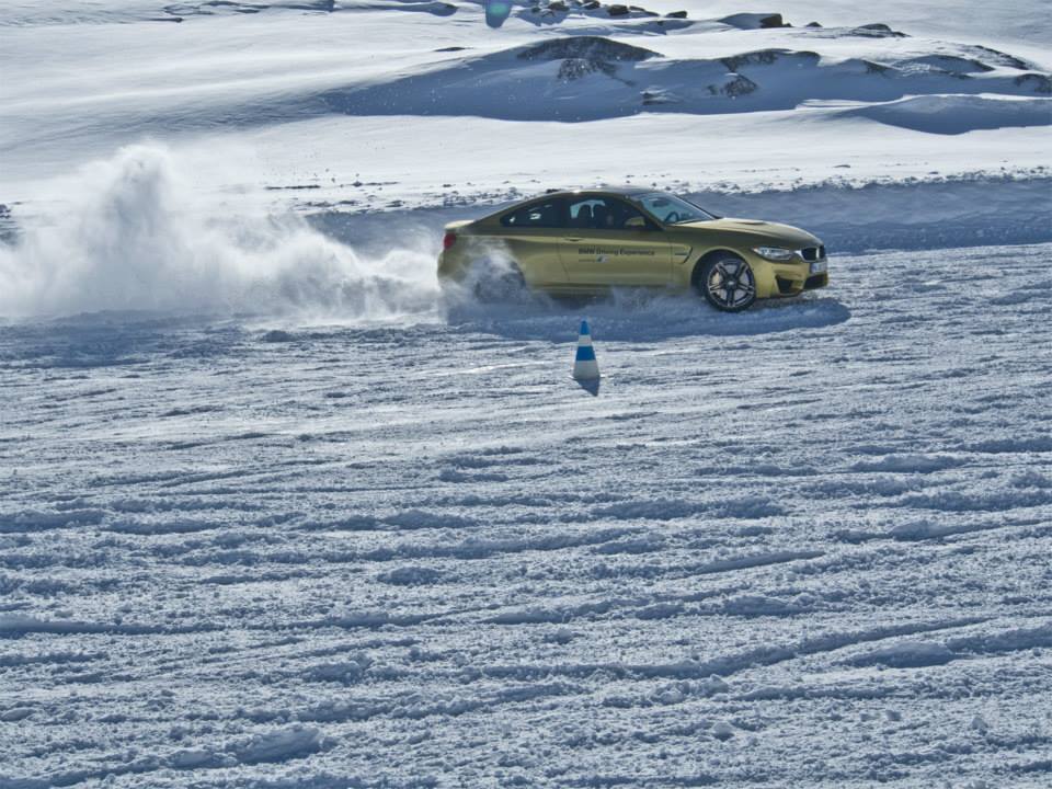 Name:  2015-bmw-m4-playing-in-the-snow-photo-gallery_8.jpg
Views: 1511
Size:  121.2 KB