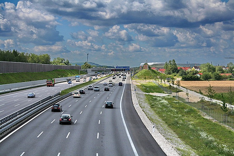 Name:  Autobahn A9 heading North out of Munich   3569192477_0b658881dd.jpg
Views: 3052
Size:  126.2 KB